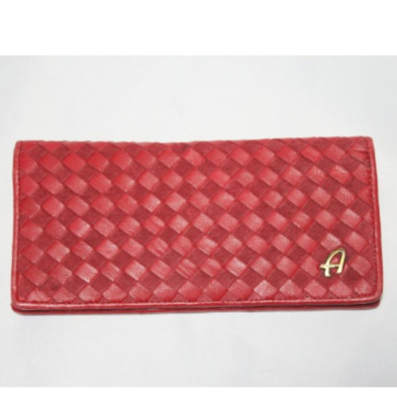 Woman's Wallet - Picture 1 of 6